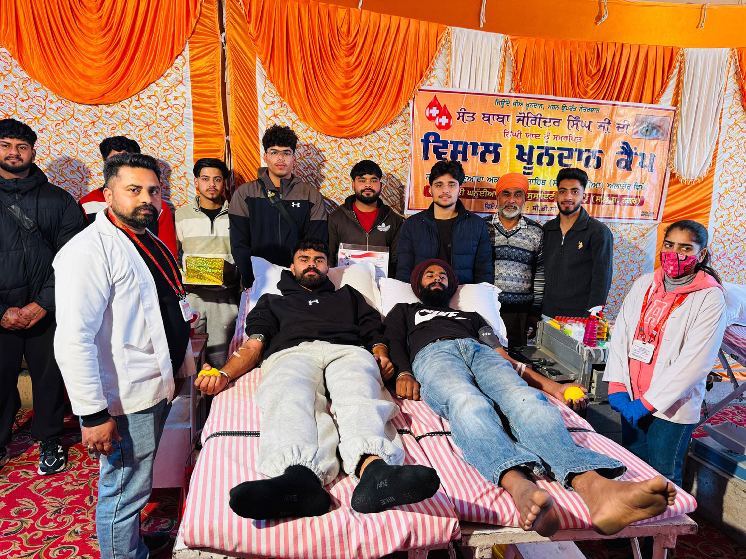 ਅਲਾਚੌਰ ਵਿਖੇ ਖੂਨਦਾਨ ਕੈਂਪ ਲਗਾਇਆ।